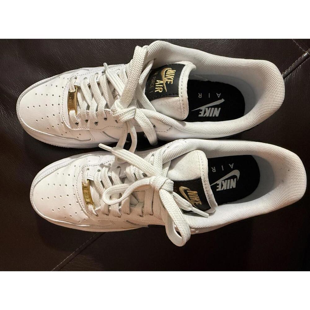 Nike Women’s Air Force 1 Low '07 Essential White Black Gold Mini Swoosh - Picture 2 of 7